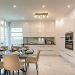 Vivid Luxury - Bluehendes Barock-forum-schloss-downtown-modern لودفيغسبرغ