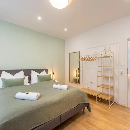 Vivid Luxury - Bluehendes Barock-forum-schloss-downtown-modern Λούντβιχσμπουργκ