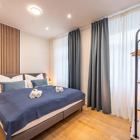 Vivid Luxury - Bluehendes Barock-forum-schloss-downtown-modern *