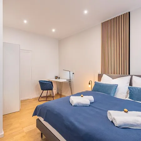 Vivid Luxury - Bluehendes Barock-forum-schloss-modern